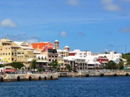 images of houses by the sea
