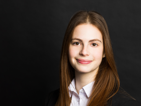 image of Niamh Davis, barrister